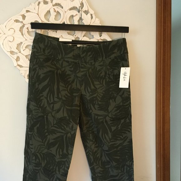 Tropical Print Capris - Picture 1 of 6